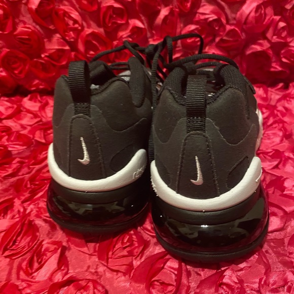 Big Kids' Shoe Nike Air Max 270 React - Picture 5 of 7